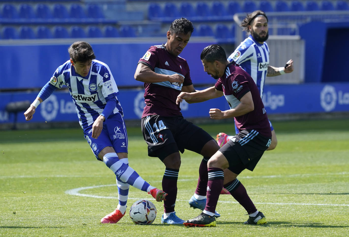 Fotos: Las mejores imágenes del Alavés - Celta de Vigo