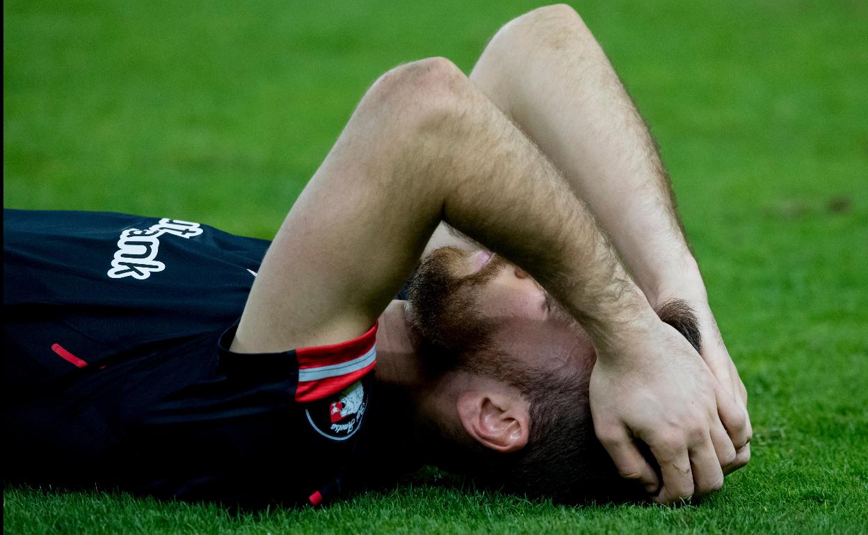 Simón se lamenta tras la derrota.