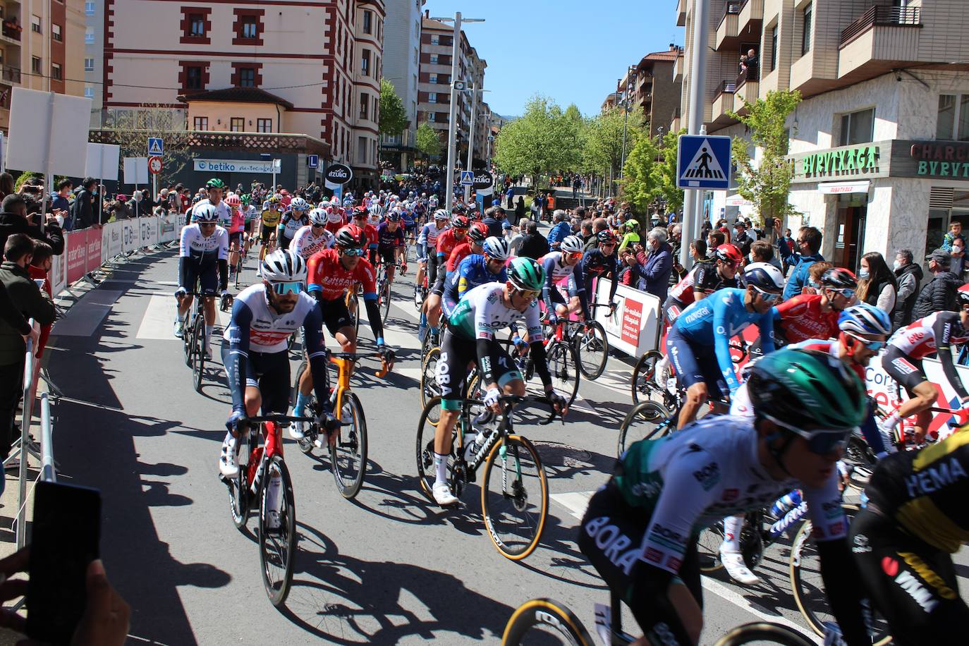 Fotos: Salida de la tercera etapa de la Itzulia desde Amurrio