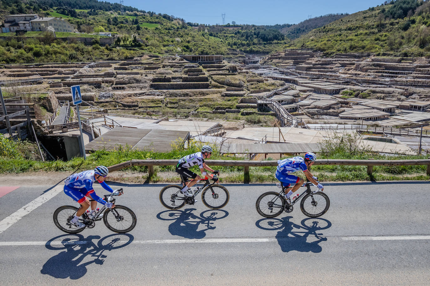 Fotos: Salida de la tercera etapa de la Itzulia desde Amurrio