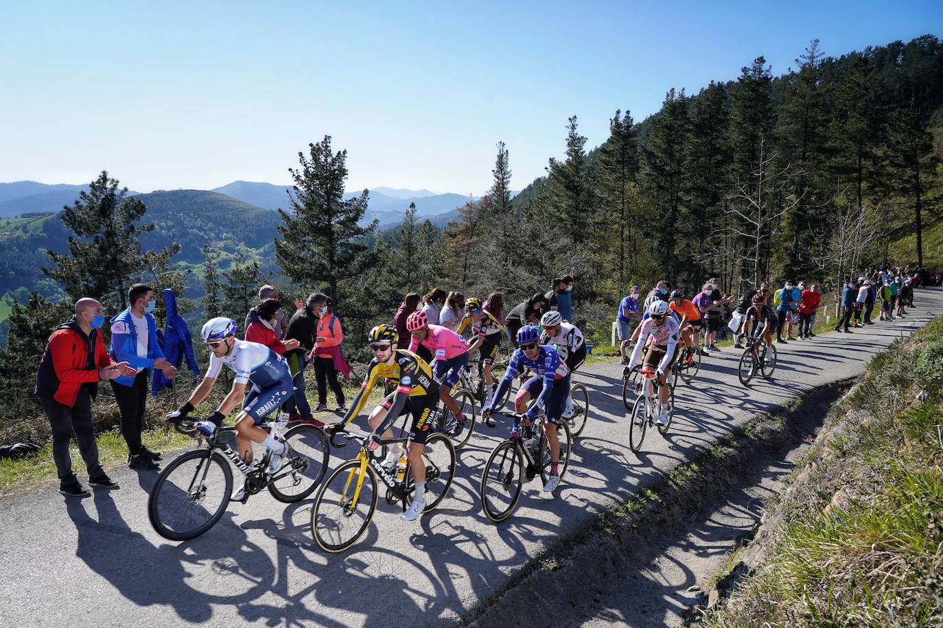 Fotos: Salida de la tercera etapa de la Itzulia desde Amurrio