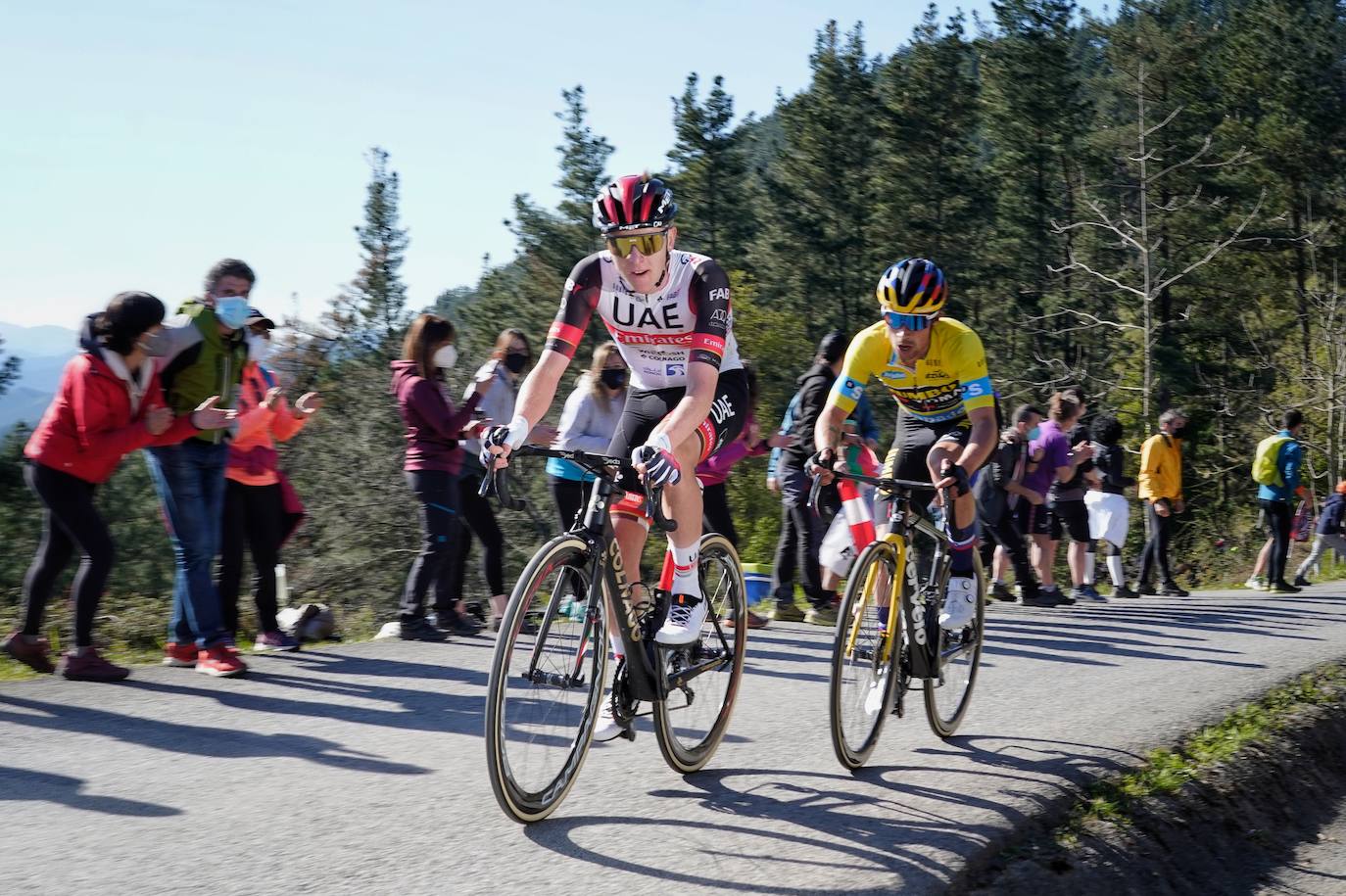 Fotos: Salida de la tercera etapa de la Itzulia desde Amurrio