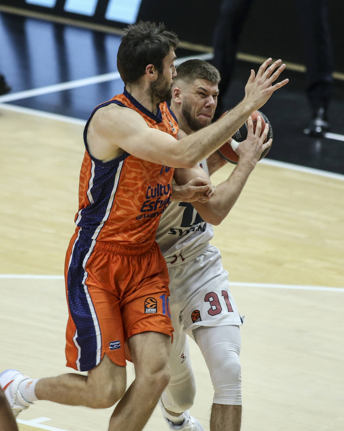 Fotos: Las mejores imágenes del Valencia Basket - Baskonia de la Euroliga
