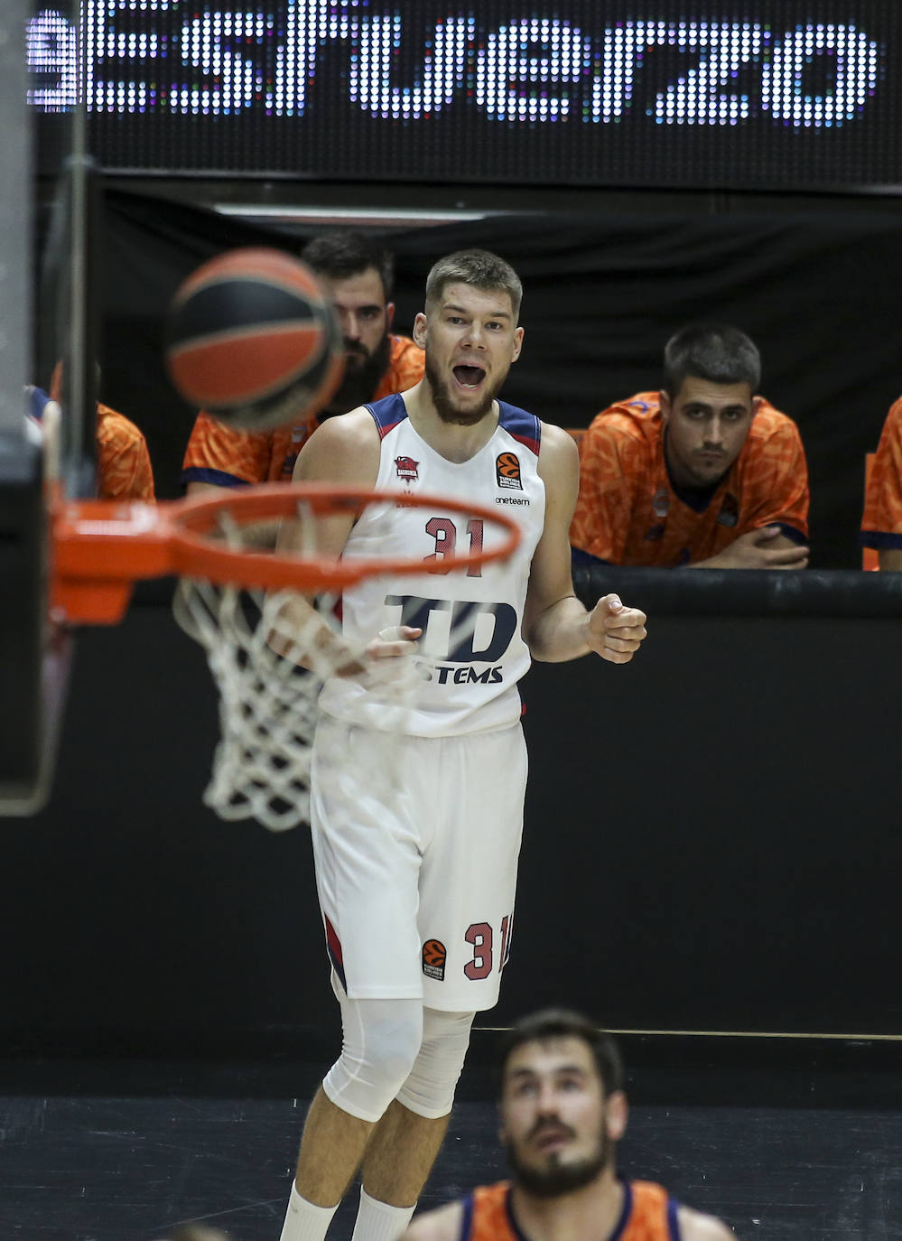 Fotos: Las mejores imágenes del Valencia Basket - Baskonia de la Euroliga