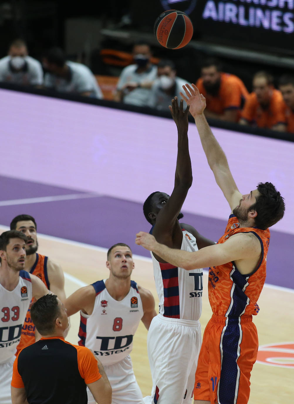 Fotos: Las mejores imágenes del Valencia Basket - Baskonia de la Euroliga