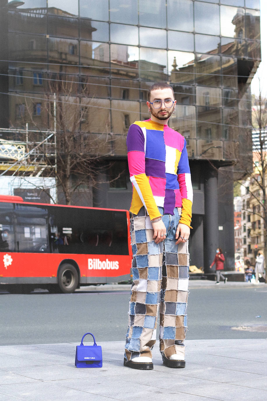 Fotos: Aritz, el rey del &#039;patchwork&#039; que no pasa desapercibido en Bilbao con sus diseños multicolor