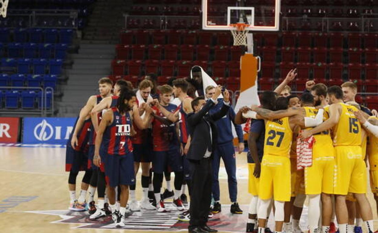 El UCAM Murcia celebra la victoria de la primera vuelta en el Buesa