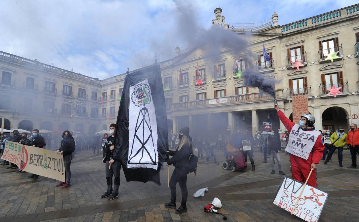 Protesta. El rechazo al proyecto de exploración de gas se había convertido en un clamor por parte de los colectivos ecologistas. 