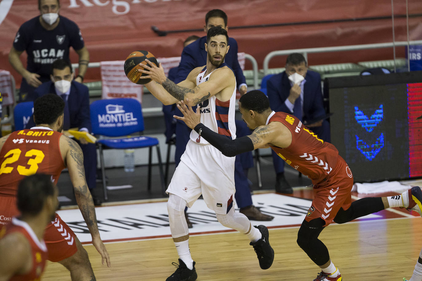 Fotos: El UCAM Murcia - Baskonia, en fotos