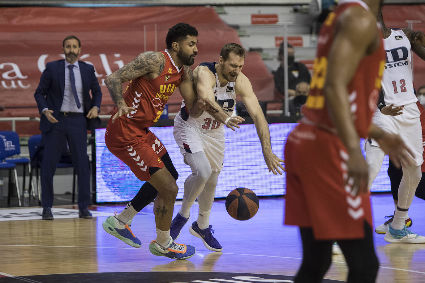 Fotos: El UCAM Murcia - Baskonia, en fotos