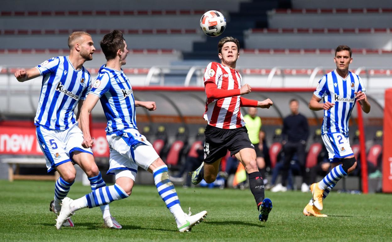 Sanse y Bilbao Athletic siguen con su particular pulso