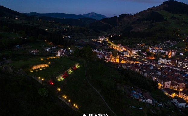 La antigua fortaleza de Balmaseda vuelve a rugir con los leones