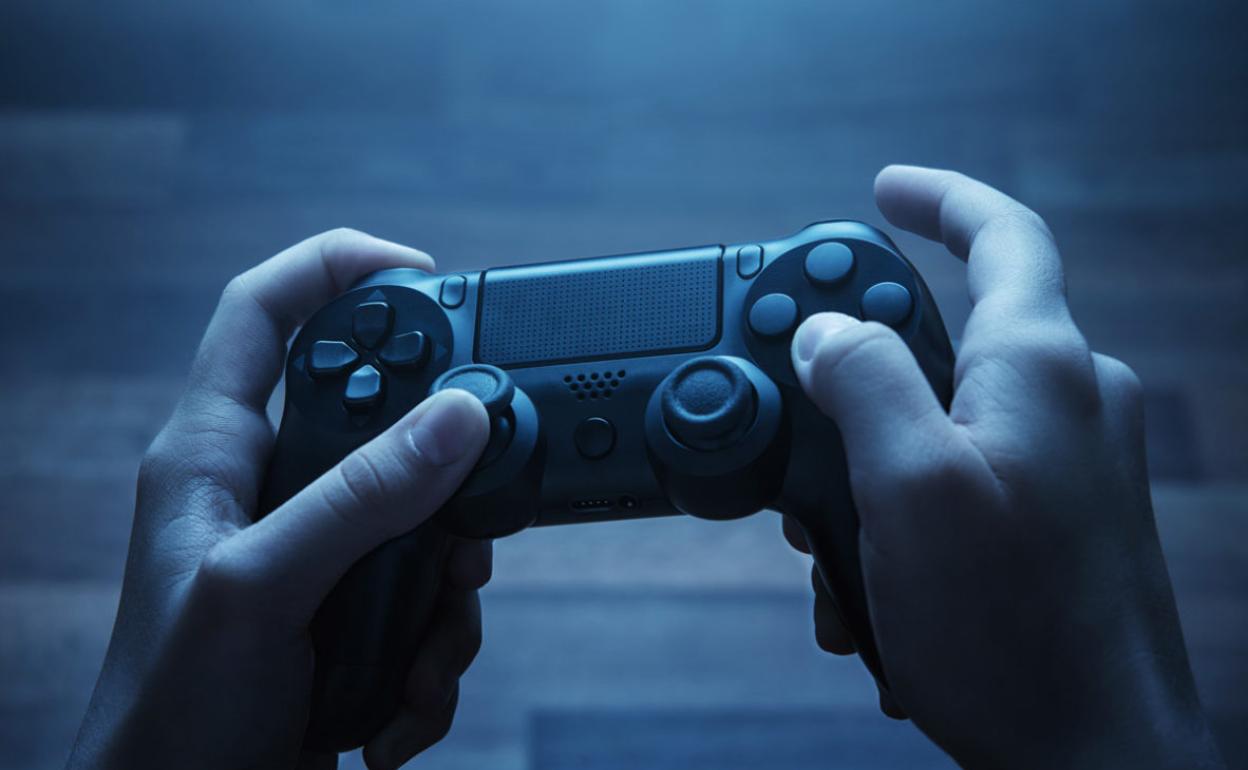 Level Up! 1x10 (Micropodcast edition): Actualización de PS5, Outriders y cierre de PS Store