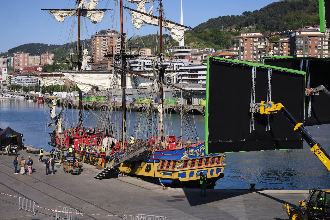 Fotos: Amenábar libra una batalla naval en Pasaia