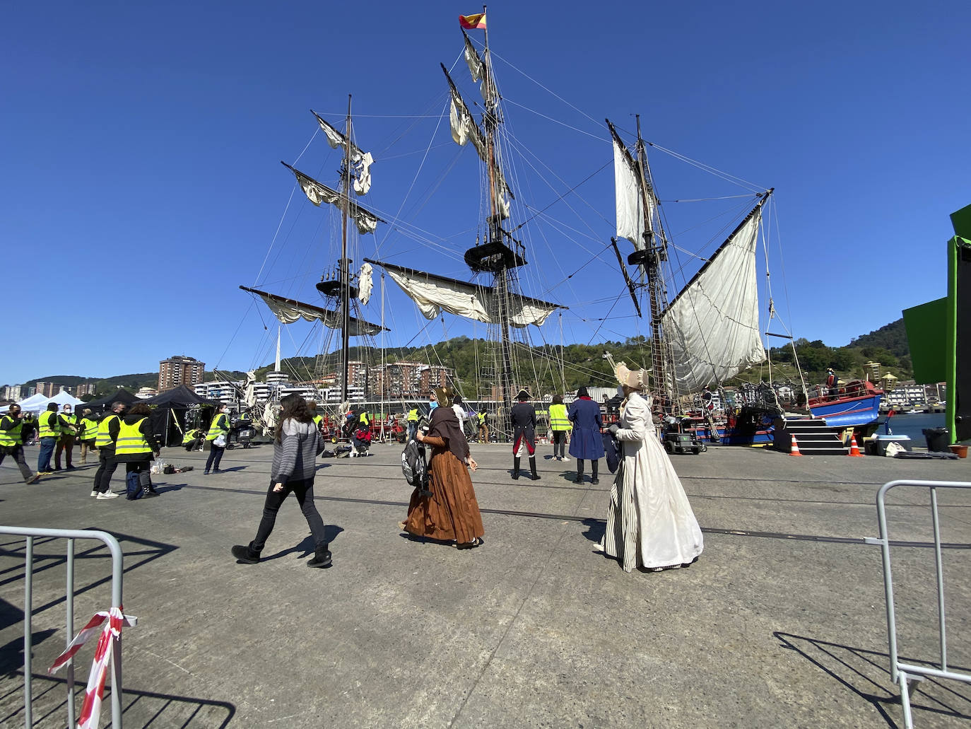 Fotos: Amenábar libra una batalla naval en Pasaia