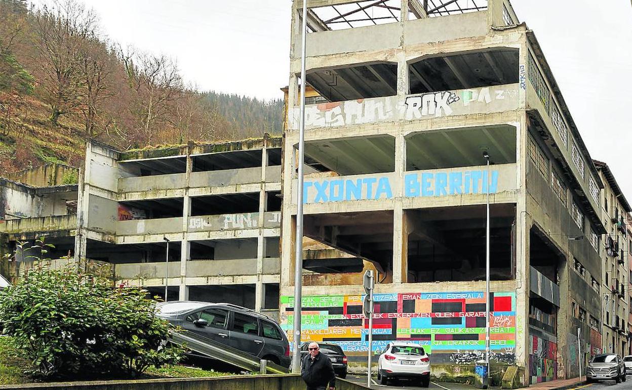 La construcción de 200 viviendas sociales posibilita la peatonalización, el parque, los viales y la eliminación de muros de Solac.