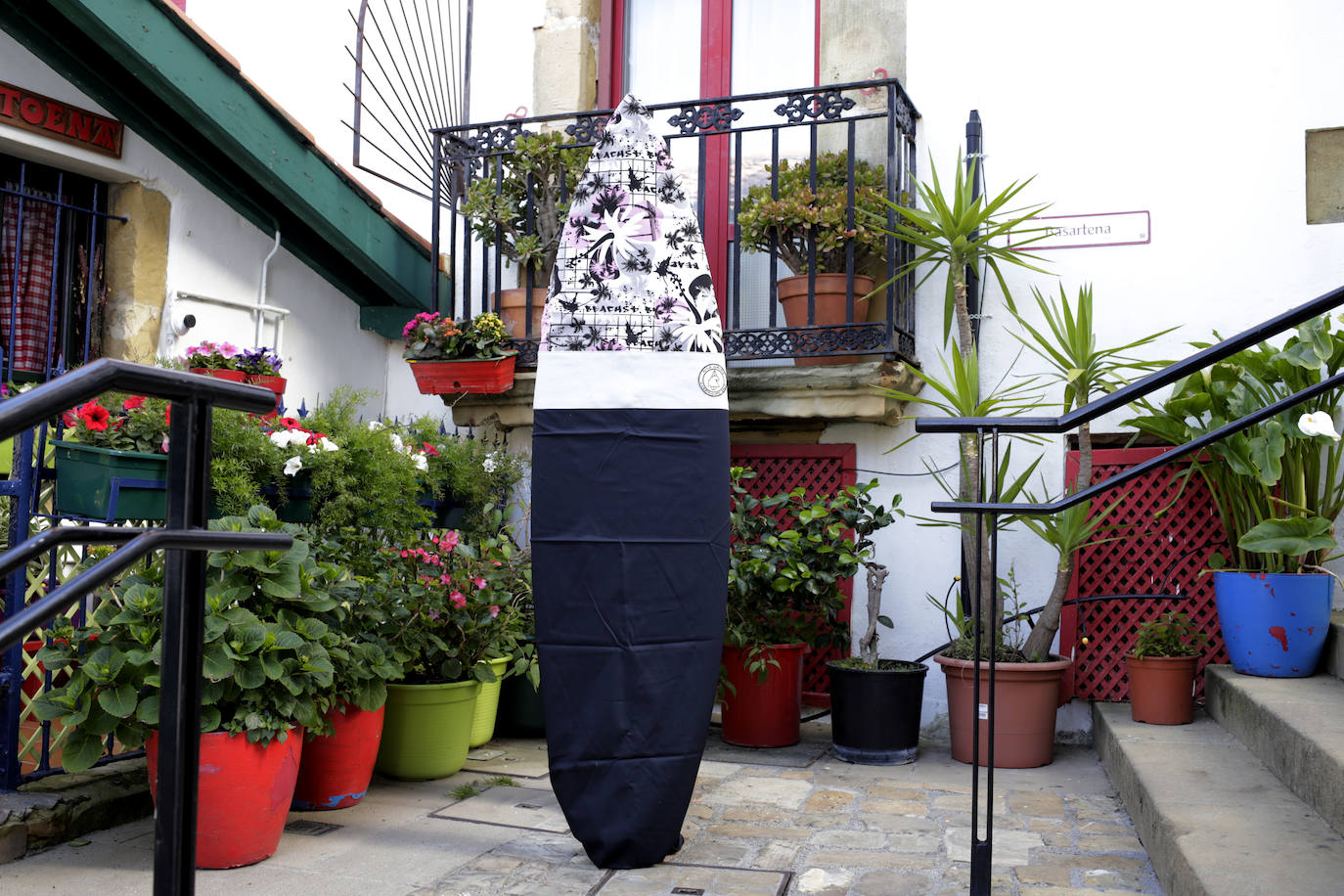 Fotos: De elaborar fundas para tablas de surf en el Puerto Viejo de Getxo a fundar su firma de bolsos artesanos