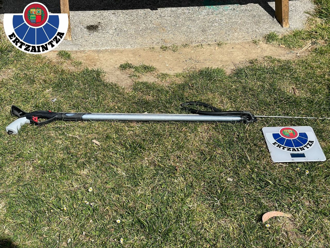 Fotos: La Ertzaintza abre diligencias contra tres buceadores por pesca ilegal en la costa de Armintza