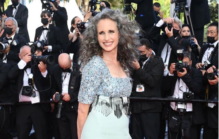 Fotos: La cana (por fin) es bella: así se lleva el pelo blanco y plateado según las estilistas vizcaínas