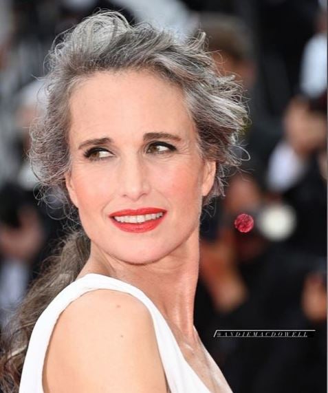 Fotos: La cana (por fin) es bella: así se lleva el pelo blanco y plateado según las estilistas vizcaínas