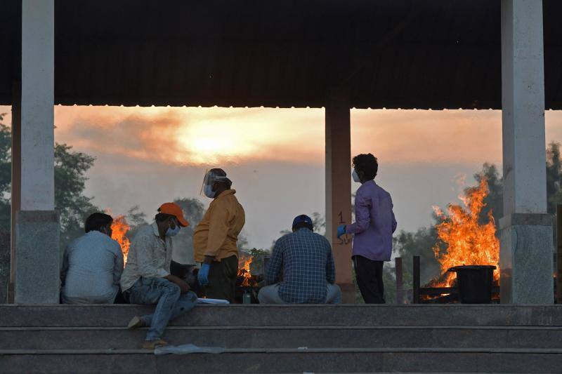 Fotos: India se convierte en el país de las cenizas por culpa de la virulencia del coronavirus