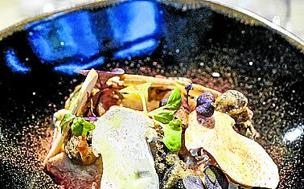 Caracoles en tempura con espuma de jamón y perretxikos