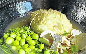 Huevo y guisantes lágrima con perretxikos