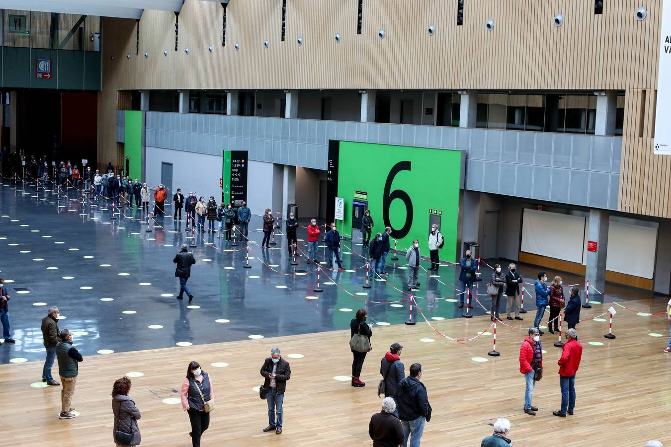 Fotos: Vacunación masiva en el BEC