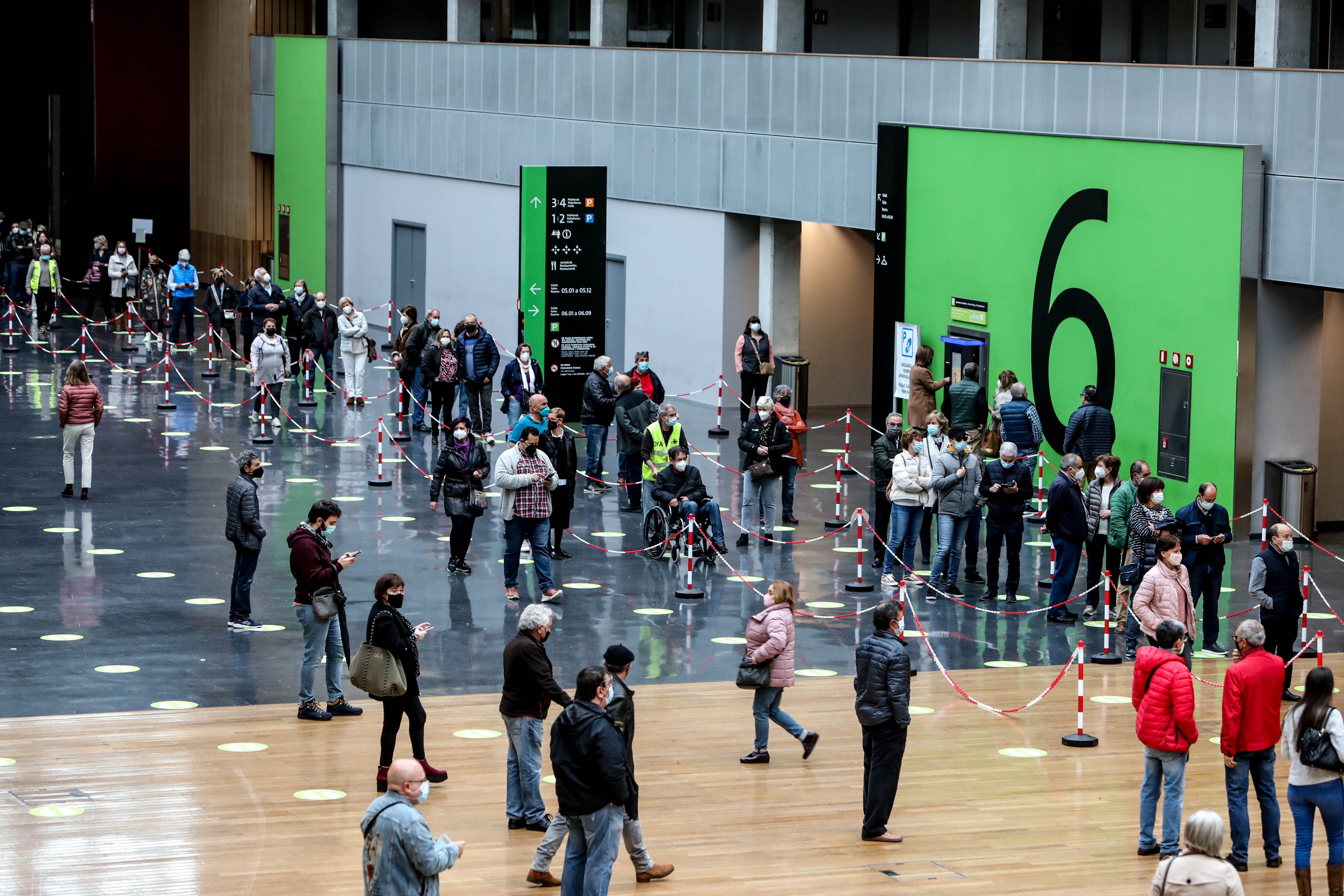 Fotos: Vacunación masiva en el BEC