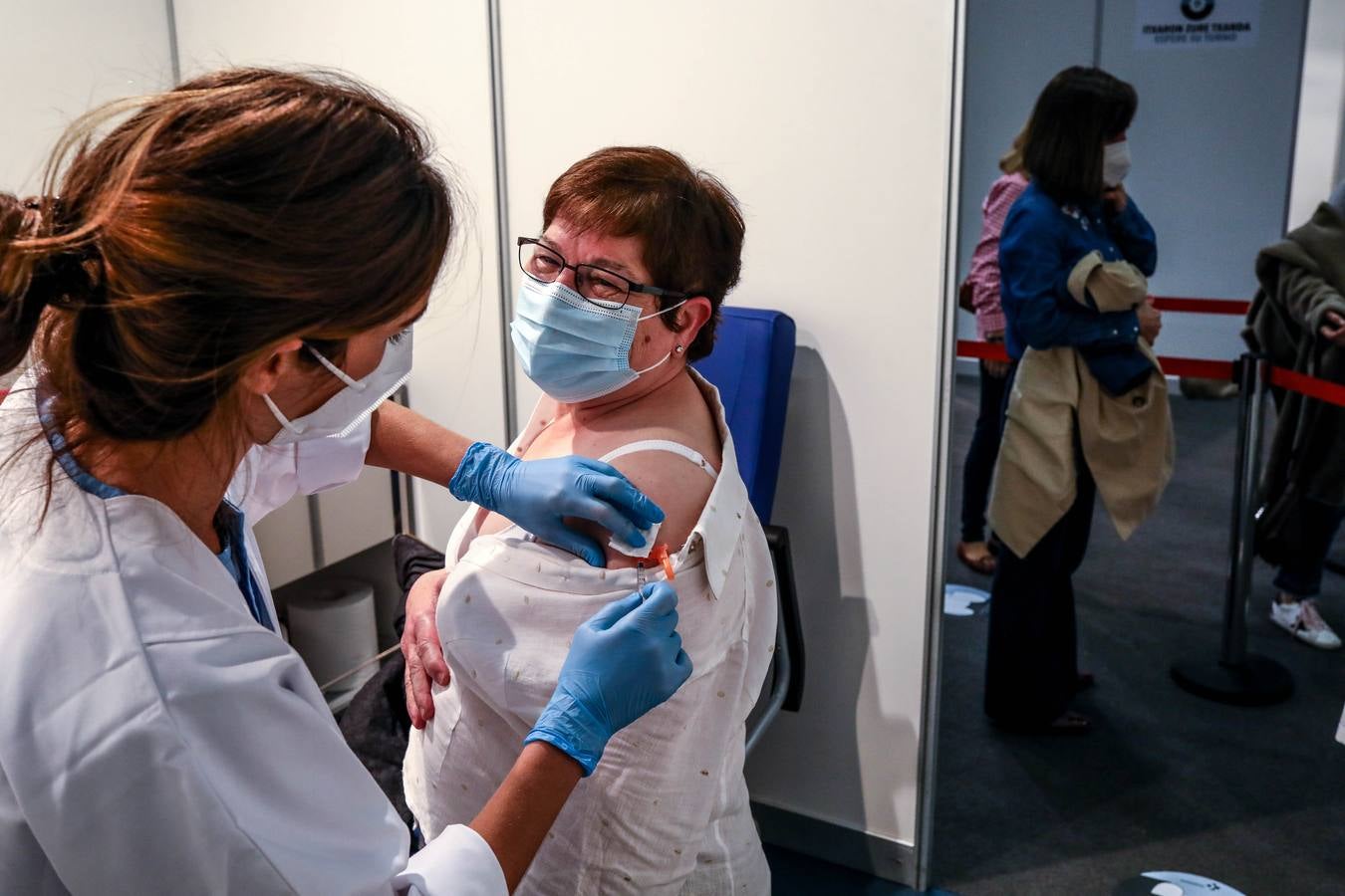 Fotos: Vacunación masiva en el BEC