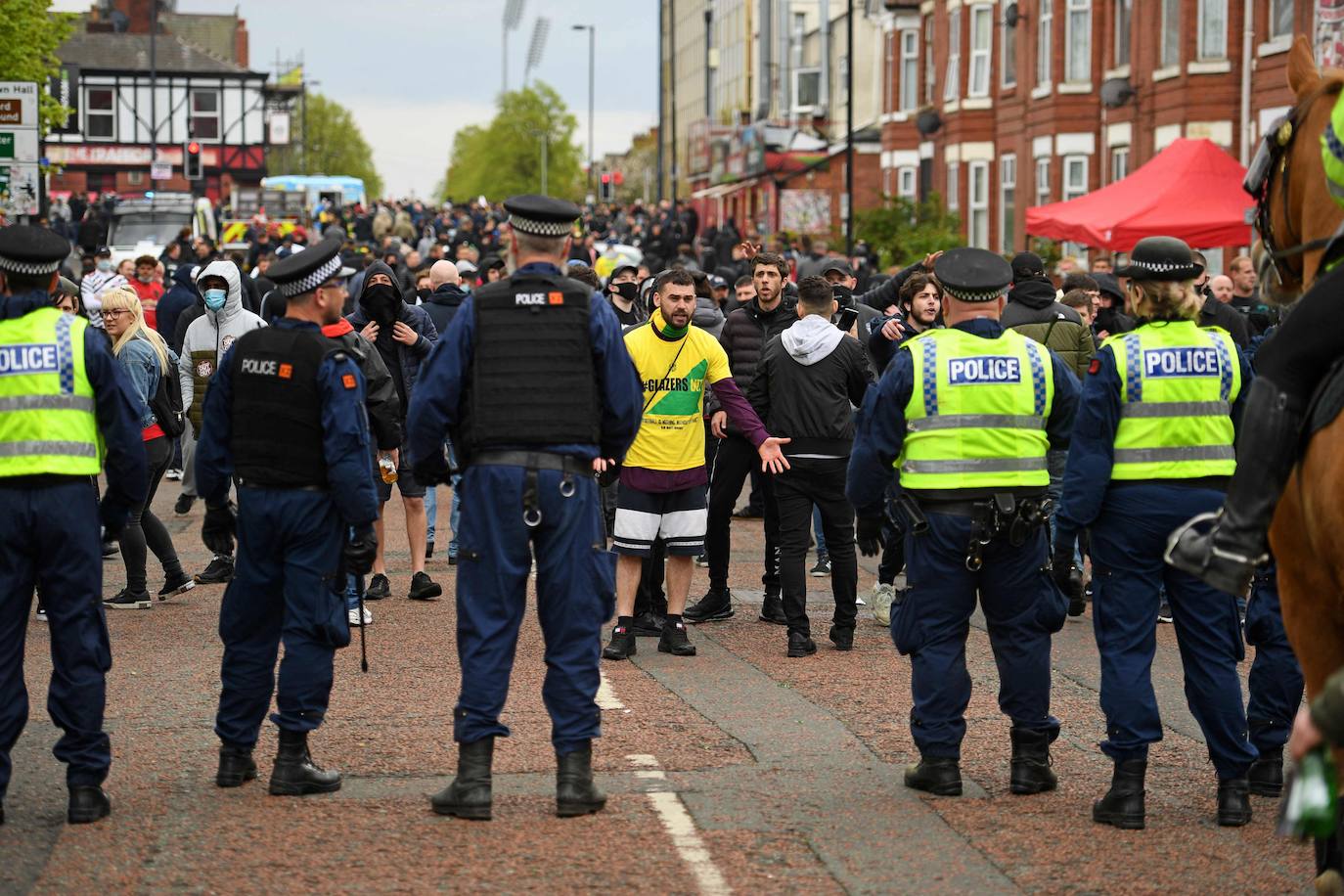 El encuentro podía ser decisivo, porque si el Liverpool gana en casa de su gran rival histórico, el Manchester City sería matemáticamente campeón de Inglaterra.