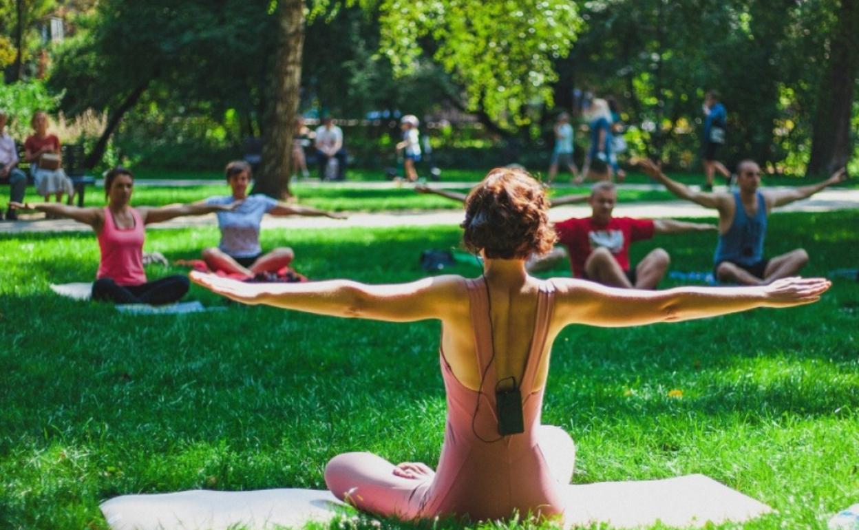 Gorputza, adimena eta arnasketa bat egingo dute yoga ariketa ezberdinen eskutik. 