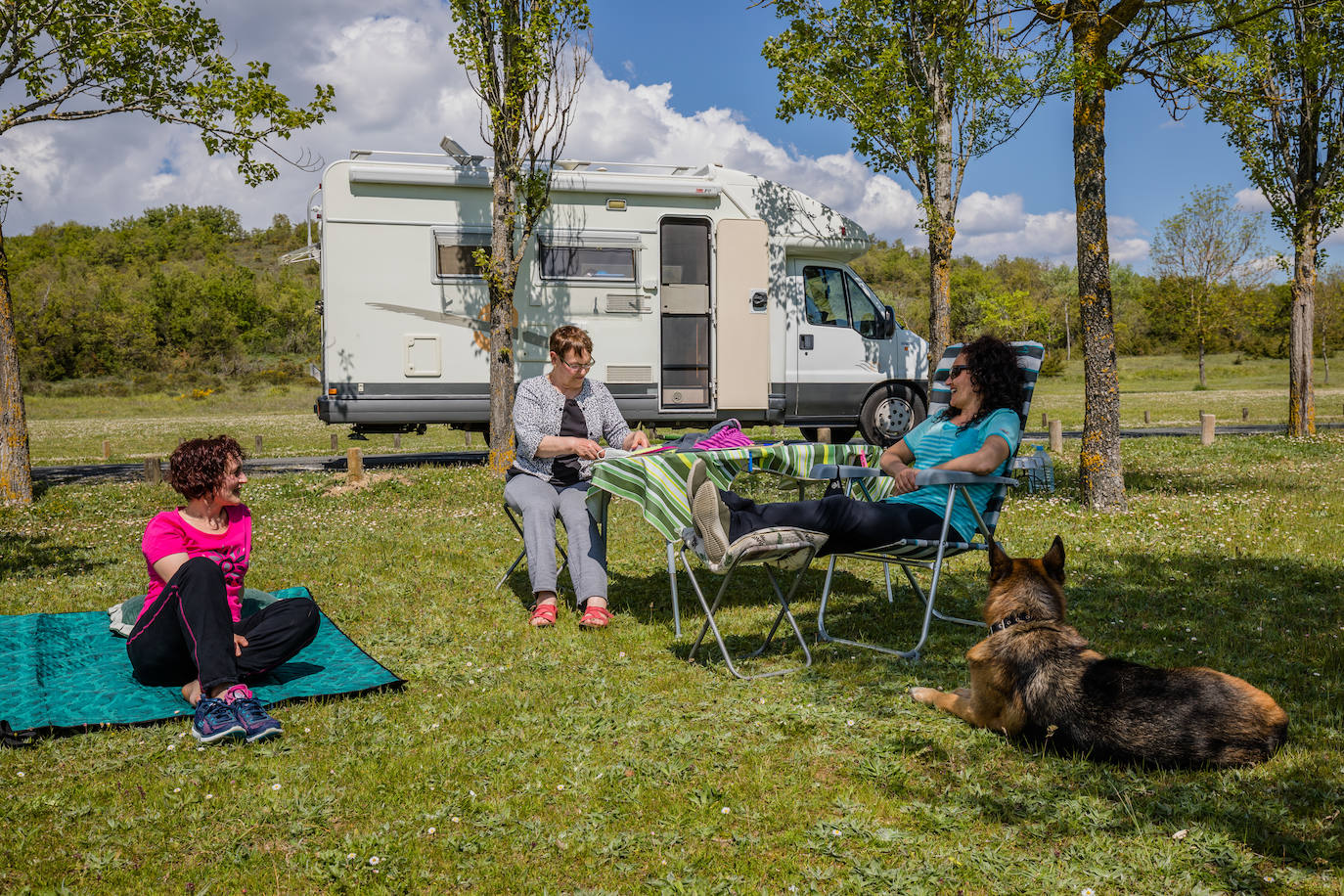 En Garaio, el pantano, el gran patio de recreo de los alaveses, aguardaba ayer con la hierba más mullida que nunca, sin pisotear, con los dientes de león reventones.