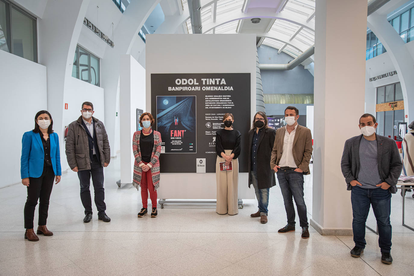 Fotos: Exposición en homenaje a los vampiros en el edificio Ensanche de Bilbao