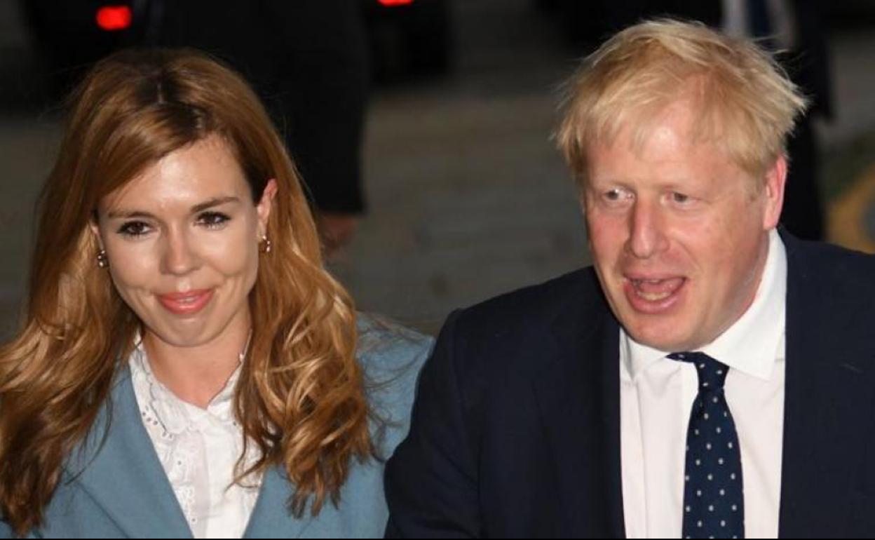 Boris Johnson, primer ministro británico, y su prometida Carrie Symonds.