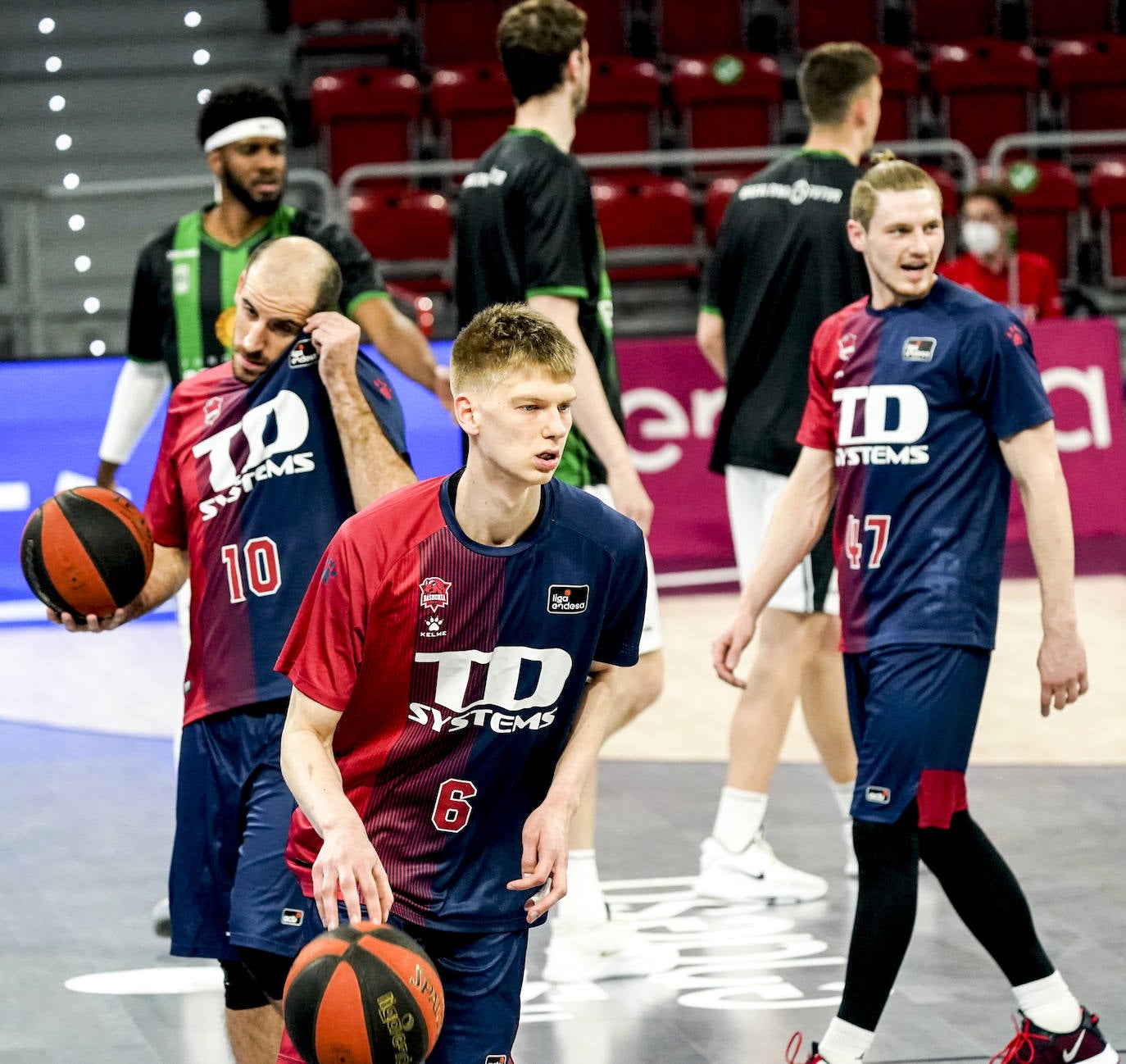 Fotos: Las mejores imágenes del Baskonia-Joventut