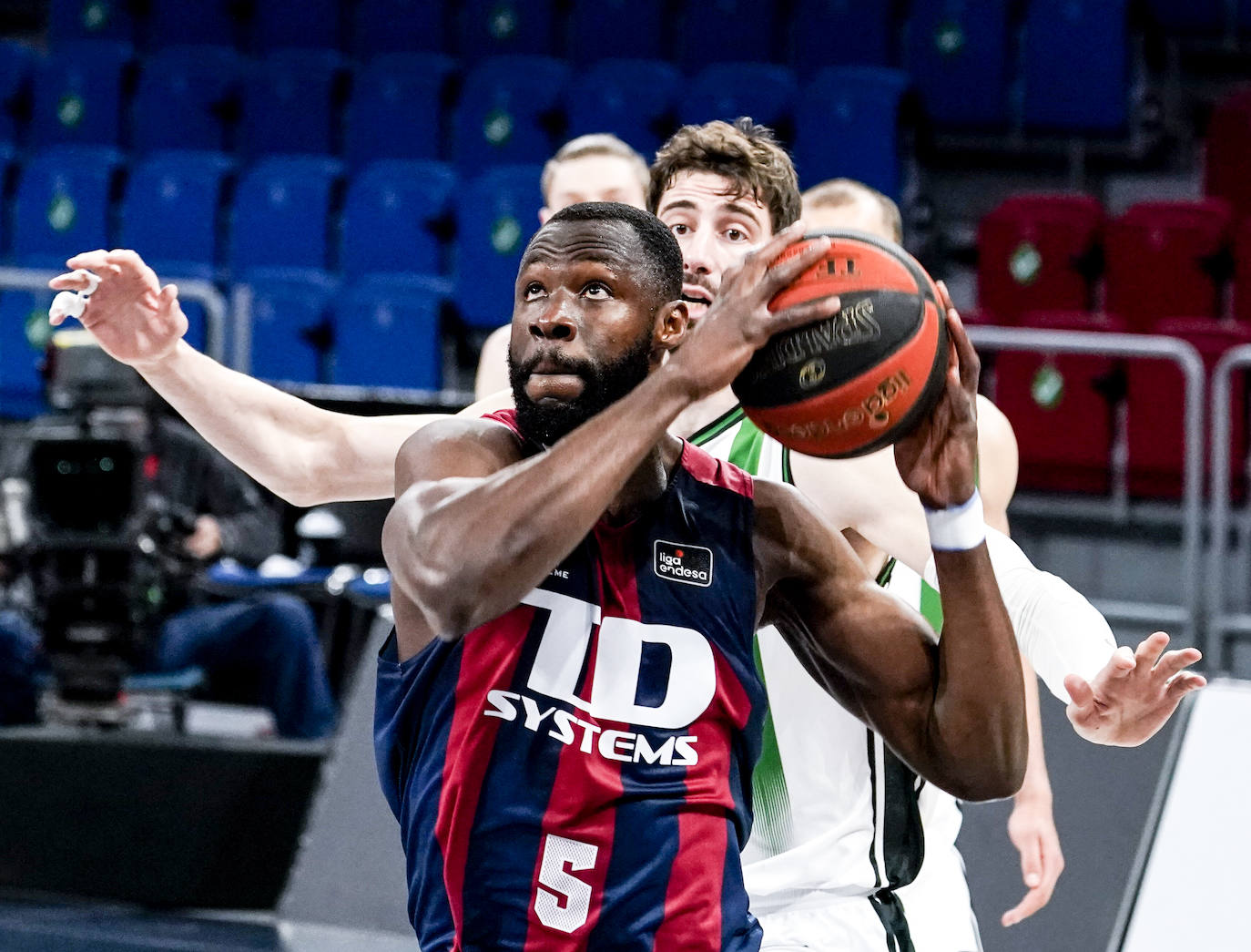 Fotos: Las mejores imágenes del Baskonia-Joventut