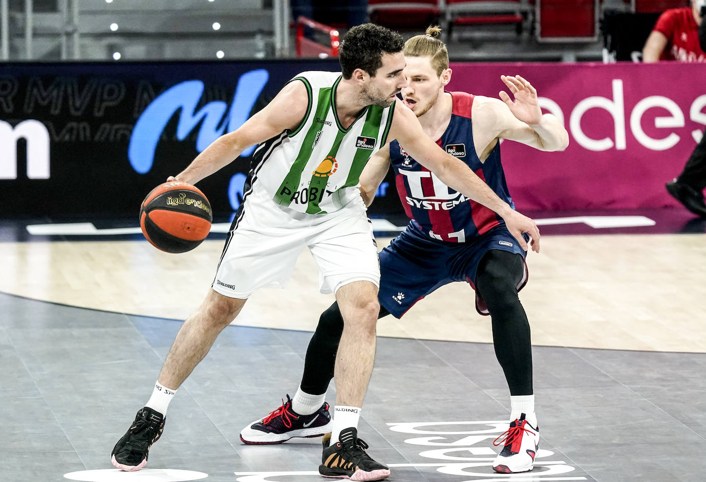 Fotos: Las mejores imágenes del Baskonia-Joventut