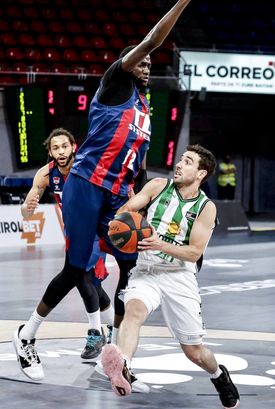 Fotos: Las mejores imágenes del Baskonia-Joventut