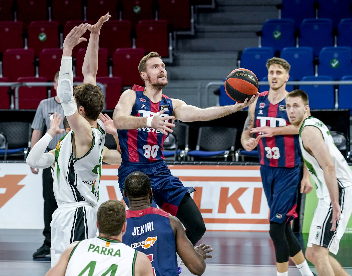 Fotos: Las mejores imágenes del Baskonia-Joventut