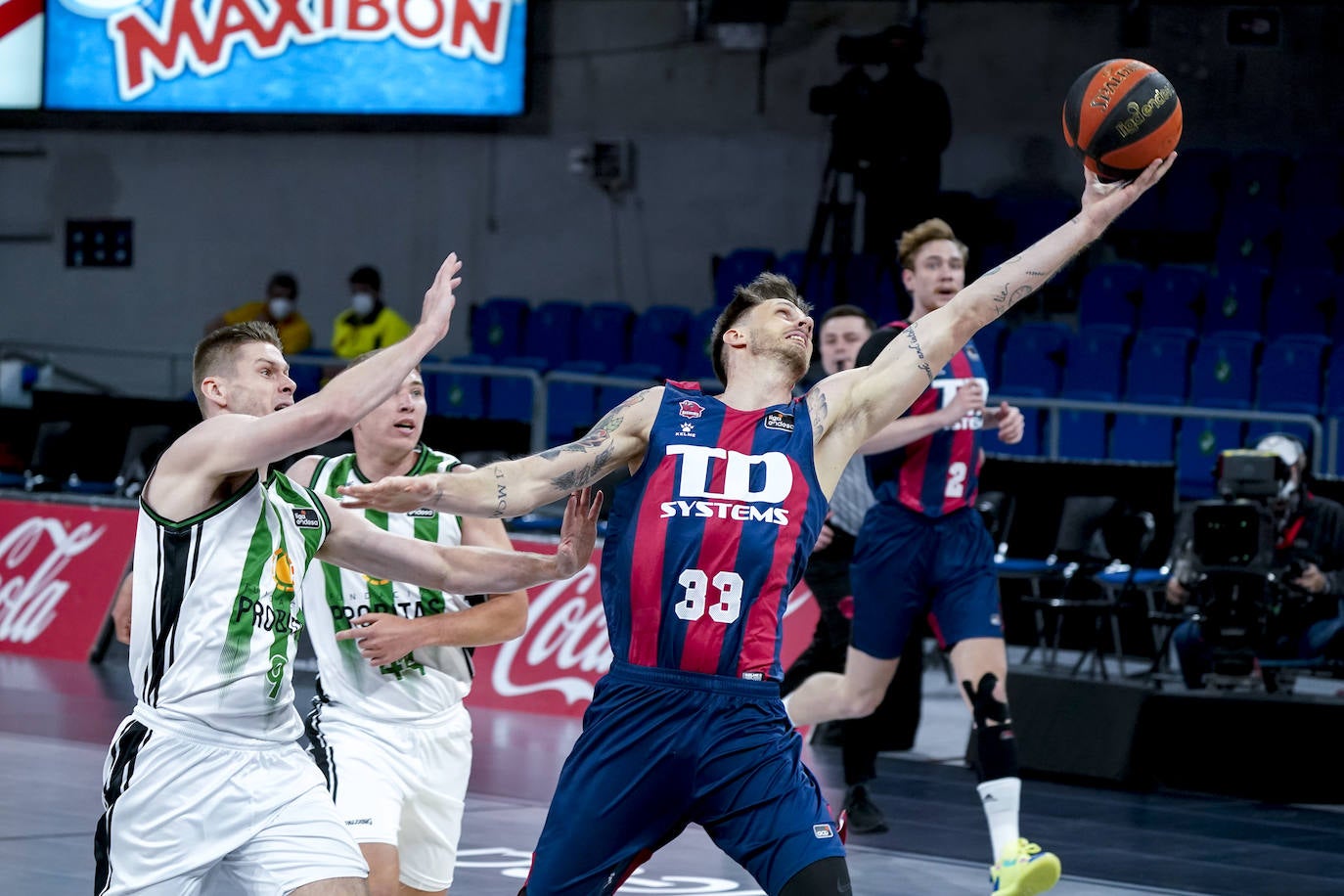 Fotos: Las mejores imágenes del Baskonia-Joventut