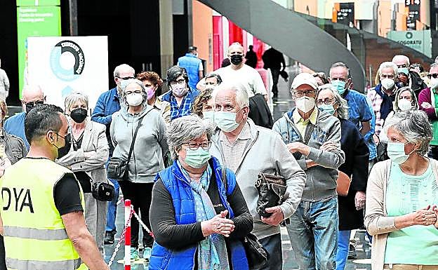 Euskadi quiere completar esta semana la vacunación en mayores de 60 años