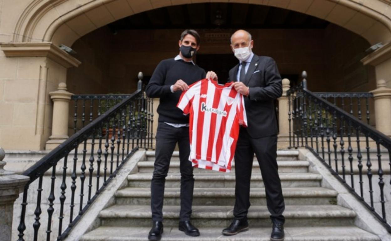 Guilermo Pereyra, uno de los nuevos propietarios del Tudelano, y Aitor Elizegi en Ibaigane. 