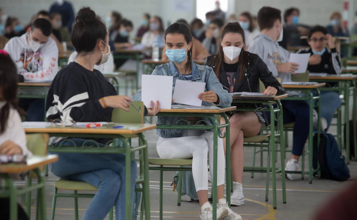 El próximo curso comenzará con mascarilla, distancias, grupos burbuja y ventilación