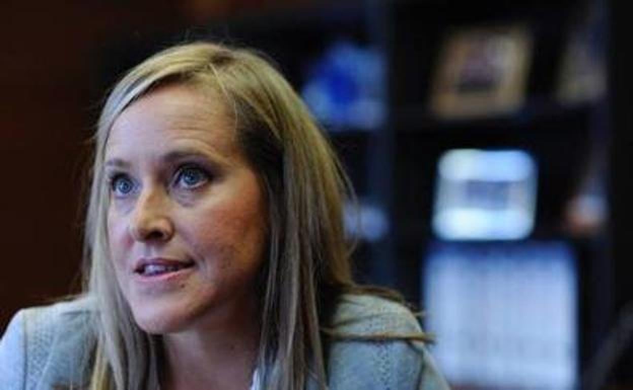 Elixabete Etxanobe.- 