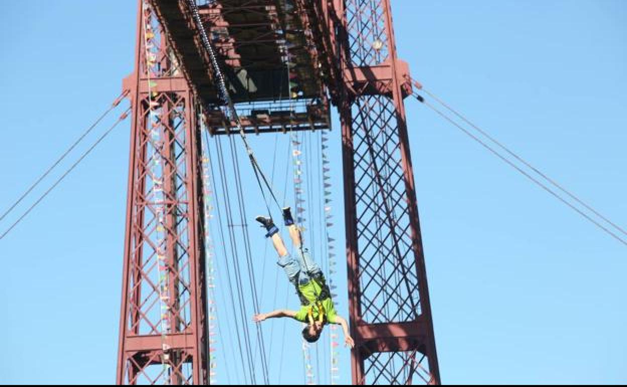 El Puente Colgante recupera la escalada y los saltos al vacío después de un año de pandemia
