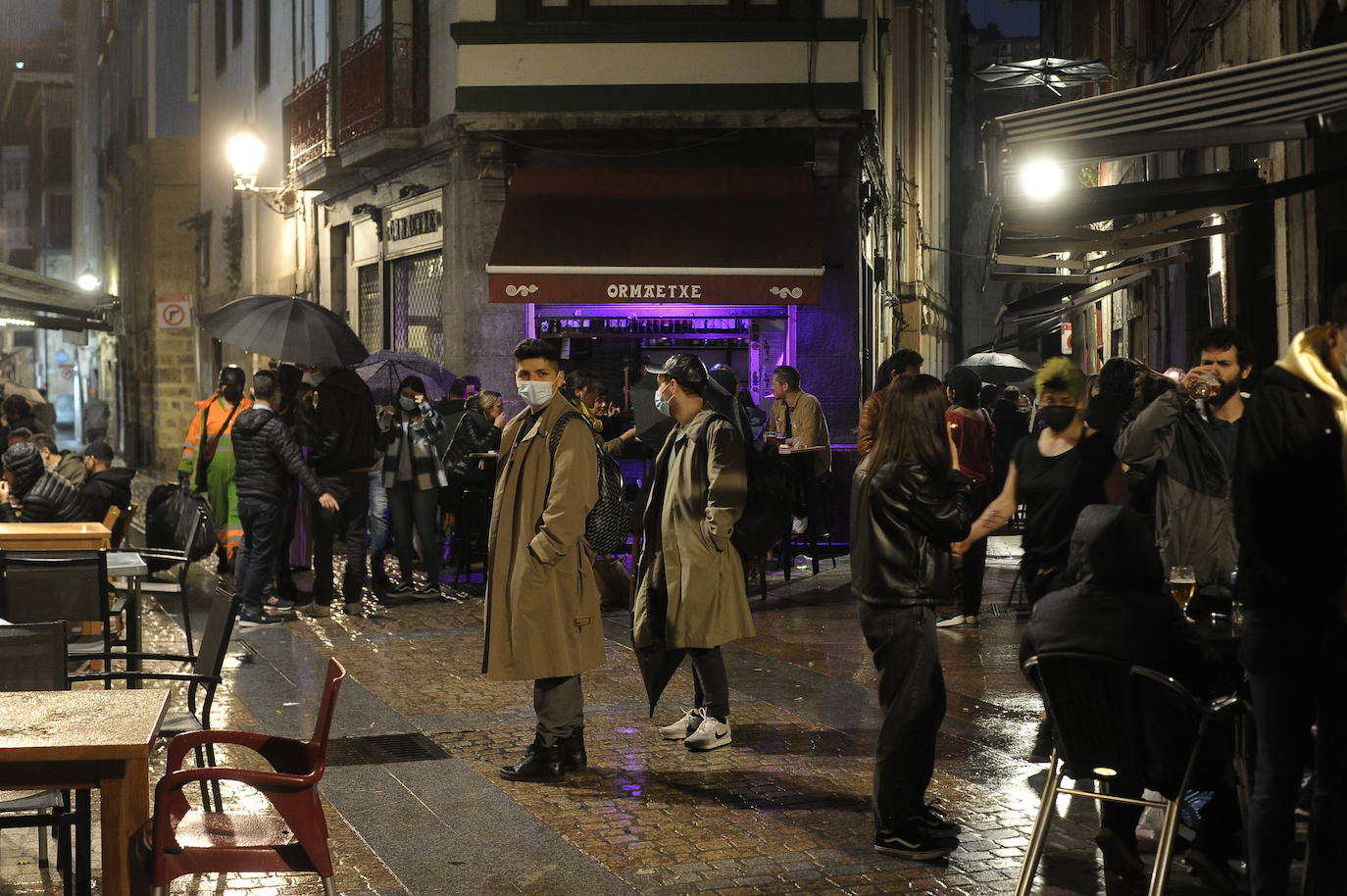 Fotos: Ambientazo en el Casco Viejo y Ledesma y botellones en Doña Casilda