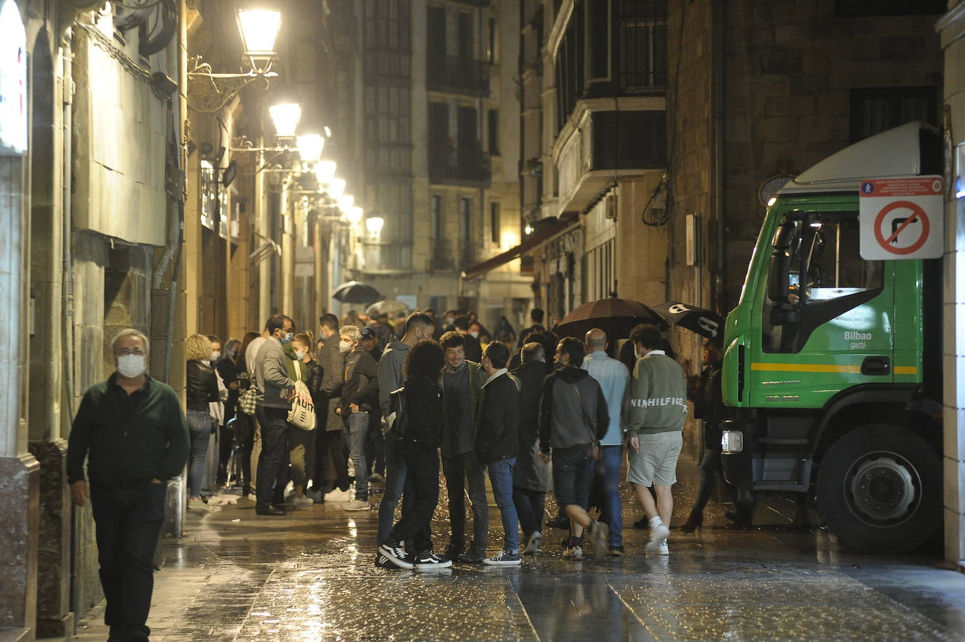 Fotos: Ambientazo en el Casco Viejo y Ledesma y botellones en Doña Casilda