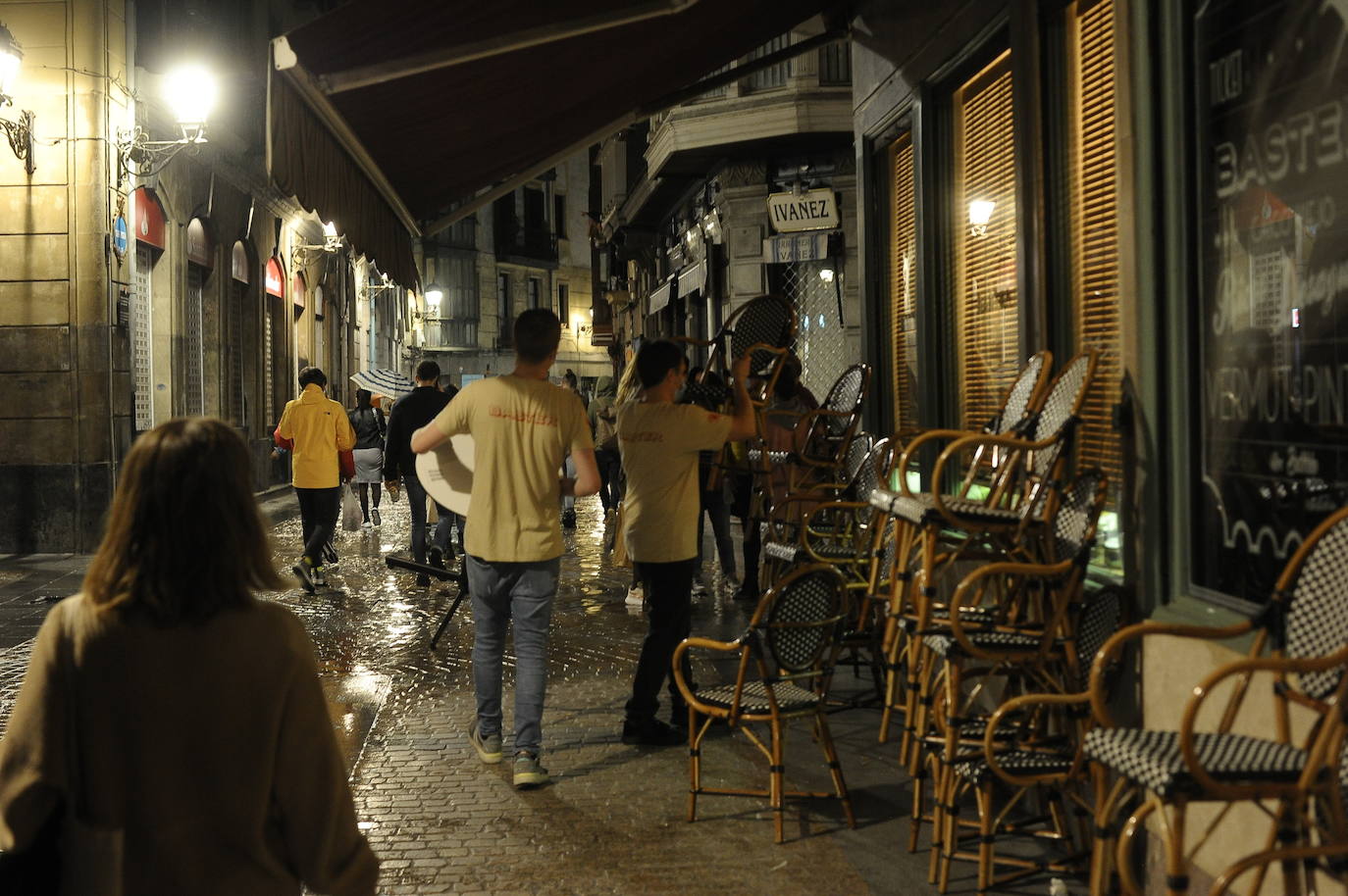 Fotos: Ambientazo en el Casco Viejo y Ledesma y botellones en Doña Casilda