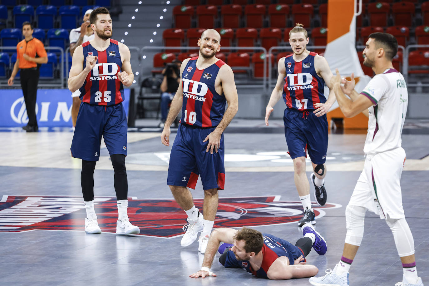 Las fotos del Baskonia - Unicaja. 